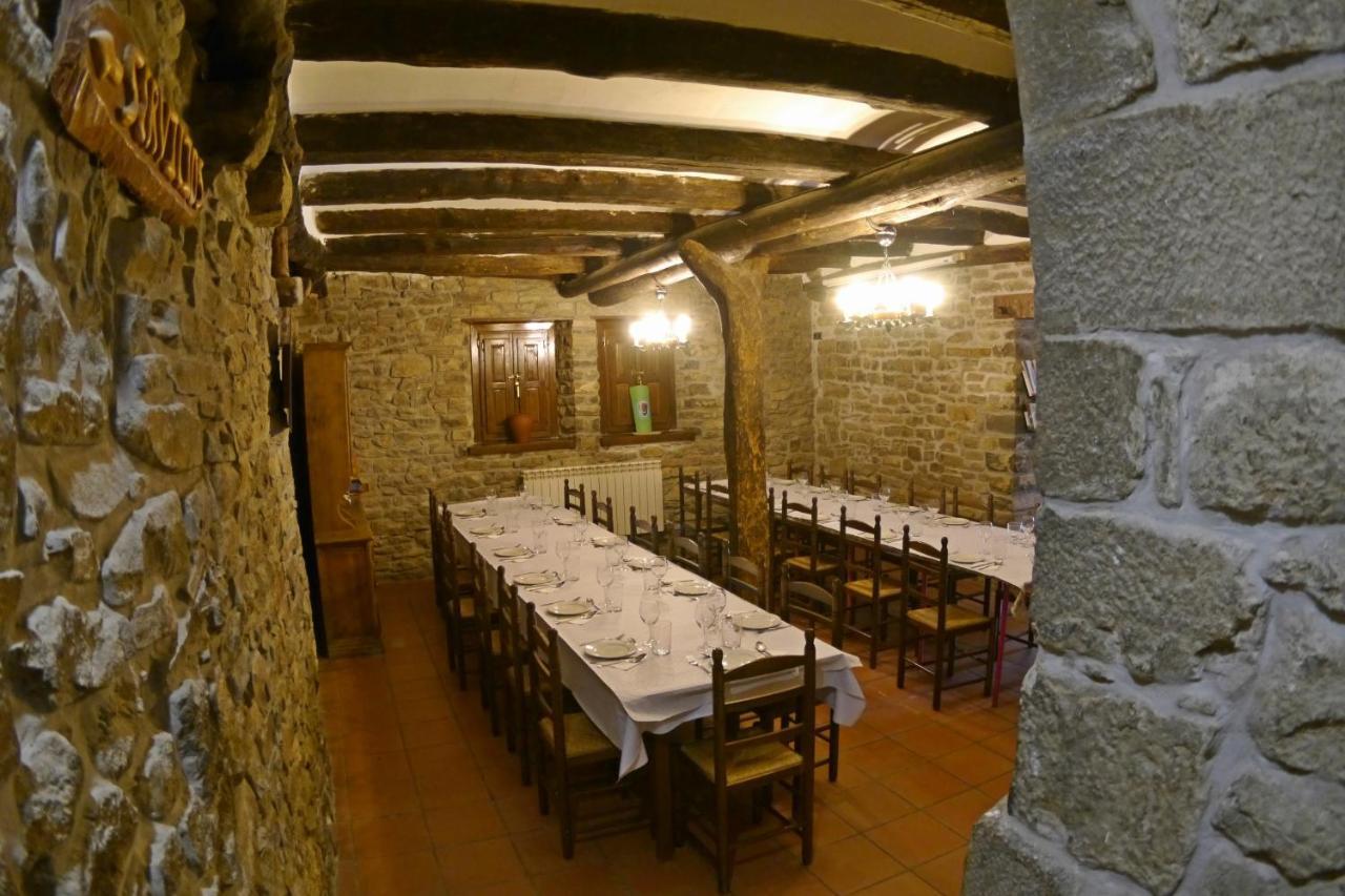 Albergue Restaurante De Artieda Bagian luar foto